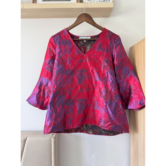 Tuckernuck Tops - Tuckernuck Womens S Red Purple Brochade V-Neck Jacquard 3/4 Bell Sleeve Blouse